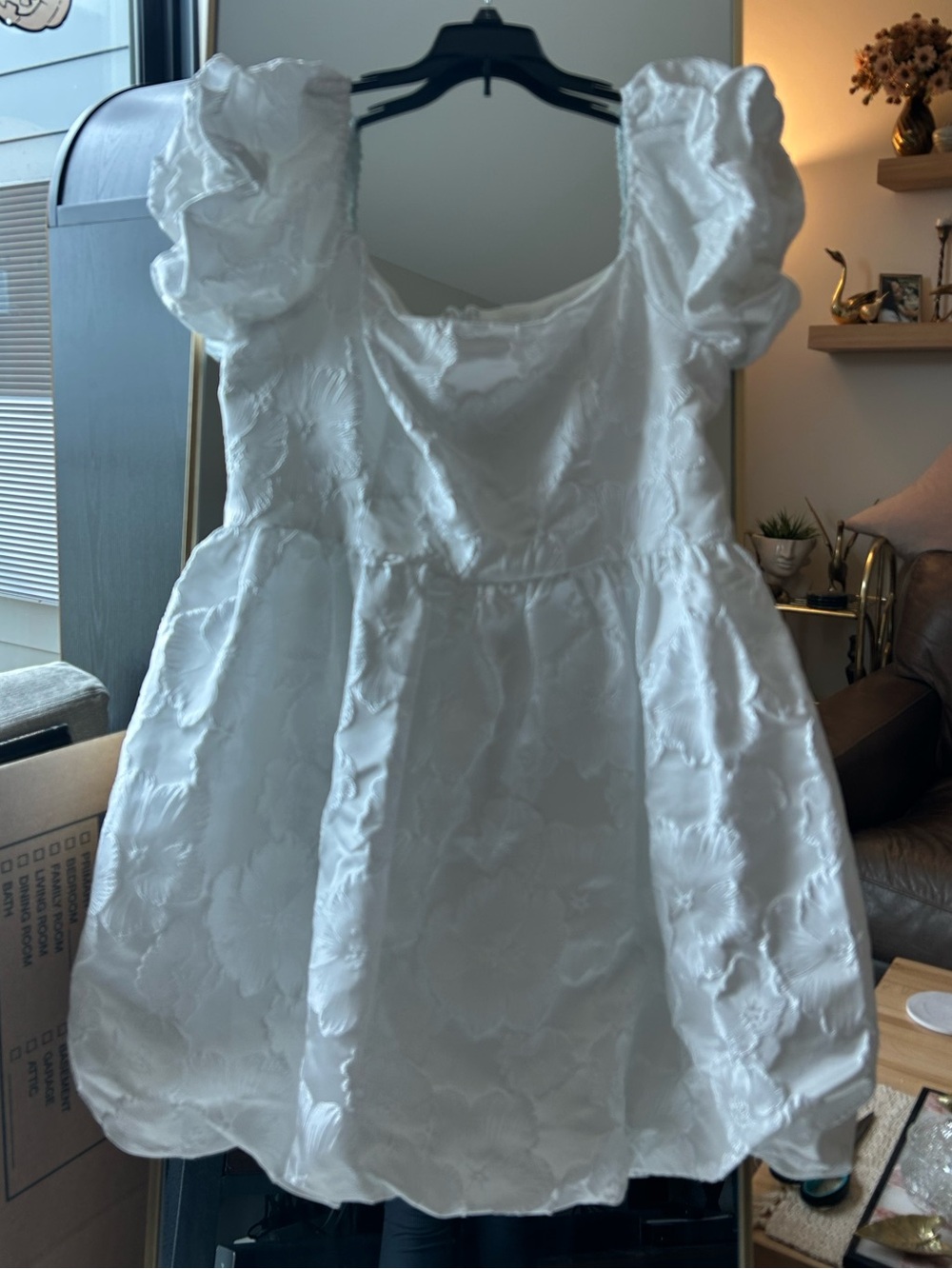 Astr the Label White Puff-Sleeve Floral Jacquard Dress